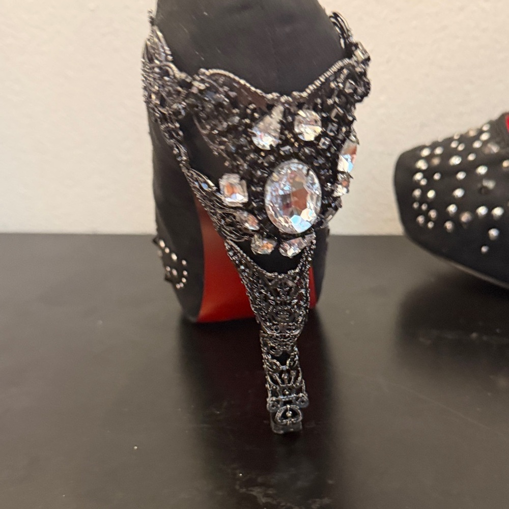 Black crystal
Studded Women's high heel Shoes - Picture 16 of 17